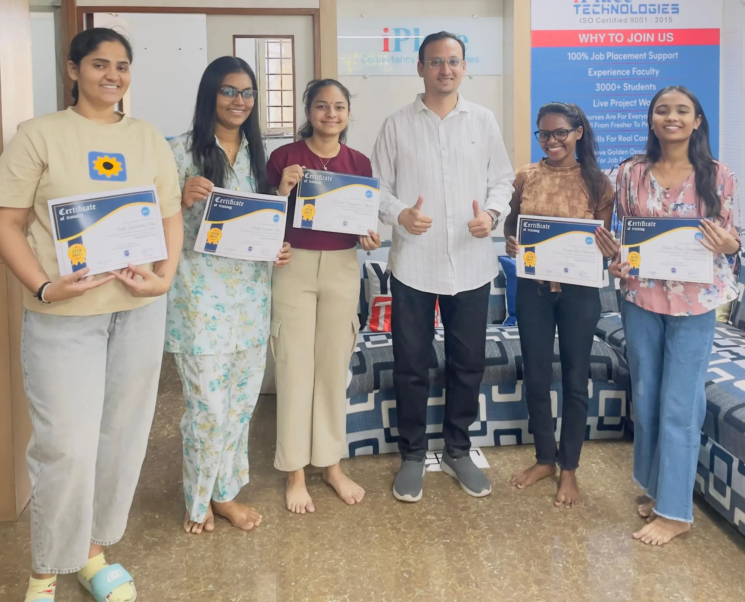 Students_reciving_certificate
